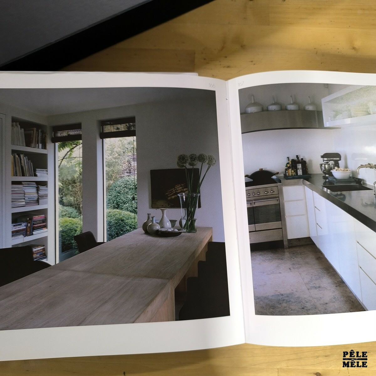 Hans Van de Willige, Merijn De Leur-Van Duyn "Wolterinck's World Before : 25 Years" (WAANDERS, 2011) – Image 4